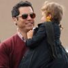 Jessica Alba, Cash Warren et leur petite Honor sont de sortie ! Le 15 décembre 2011 à Los Angeles