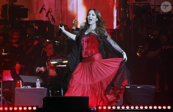 Hélène Ségara sur la scène de Bercy, le dimanche 18 décembre 2011.