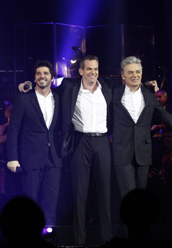 Patrick Fiori, Garou et Daniel Lavoie sur la scène de Bercy, le dimanche 18 décembre 2011.