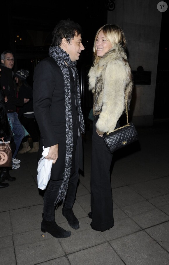 Kate Moss et son mari Jamie Hince ont illuminé la nuit londonienne le 18 décembre 2011