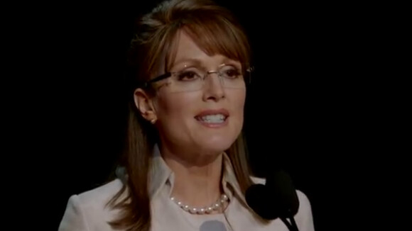 Julianne Moore se dévoile métamorphosée en Sarah Palin