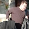 Chaz Bono quitte sa maison laissant sa petite amie Jennifer Elia seule, à Los Angeles le 21 décembre 2011