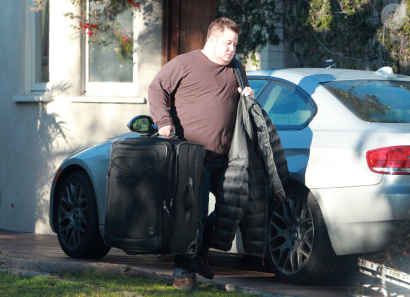 Chaz Bono est bien chargé lorsqu'il quitte sa maison laissant sa petite amie Jennifer Elia seule, à Los Angeles le 21 décembre 2011