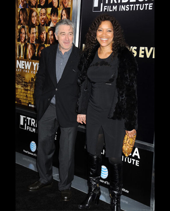 Robert de Niro et sa femme Grace Hightower posent lors d'une soirée à New York en décembre 2011