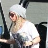 Ashley Tisdale rejoint Vanessa Hudgens à son cours de yoga, le vendredi 23 décembre à Los Angeles.