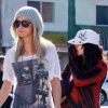 Vanessa Hudgens et Ashley Tisdale, à la sortie de leur cours de yoga, le vendredi 23 décembre à Los Angeles.