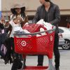 Vanessa Hudgens et Austin Butler se rendent au centre commercial Target, à Los Angeles, le lundi 19 décembre 2011.