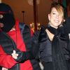 Mariah Carey, souriante, accepte de prendre la pose pour les photographes présents. Aspen, le 23 décembre 2011.