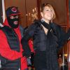 Nick Cannon et Mariah Carey achèvent leur shopping tour après des passages chez Dior et Gucci. Aspen, le 23 décembre 2011.