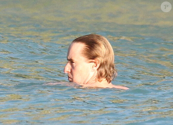 Owen Wilson profite de ses vacances à Saint-Barthélemy lors d'une baignade, le 20 décembre 2011