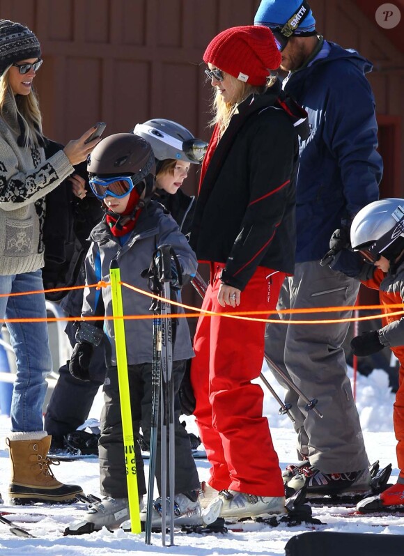 Kate Hudson et son fils aîné Ryder Robinson sur les pistes à Aspen, le 27 décembre 2011.