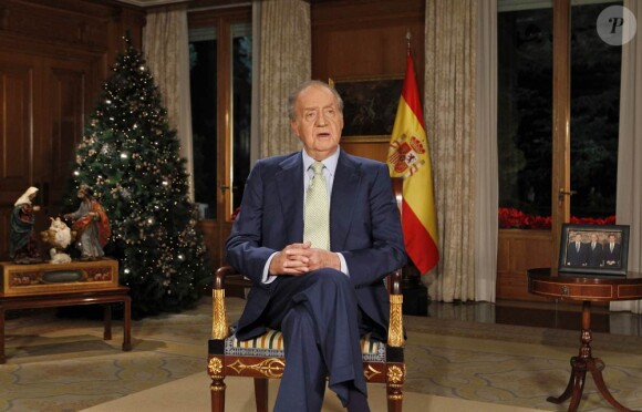 Le roi Juan Carlos Ier d'Espagne lors de son allocution de Noël 2011 depuis le palais de la Zarzuela, à Madrid.