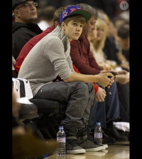 Justin Bieber assiste à un match de NBA, le mercredi 28 décembre à Toronto, au Canada.