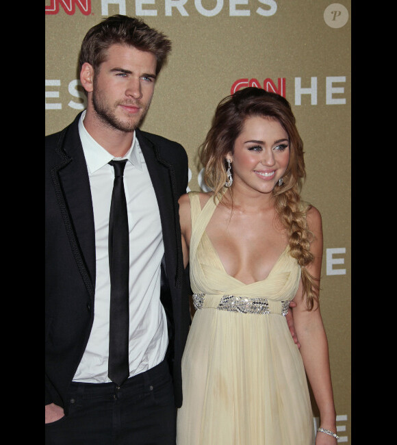 Miley Cyrus et LIam Hemsworth, en décembre 2011 à Los Angeles.