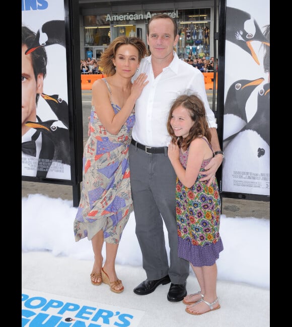 Jennifer Grey, son mari Clark Gregg, et leur fille Stella Gregg en juin 2011 à Los Angeles