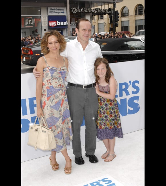 Jennifer Grey en famille avec son mari Clark Gregg, et leur fille Stella Gregg en juin 2011 à Los Angeles
