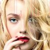 Dakota Fanning en couverture du magazine Elle de février 2012.