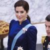 La princesse Mary rubis le 1er janvier, saphir le 3. Emeraude le 4 ?
Dans le cadre des célébrations du Nouvel An, la reine Margrethe II de Danemark, entourée de son époux le prince Henrik et de leur fils le prince Frederik avec sa femme la princesse Mary, rencontrait le 3 janvier 2012 les personnels du corps diplomatique à Christiansborg (Copenhague).