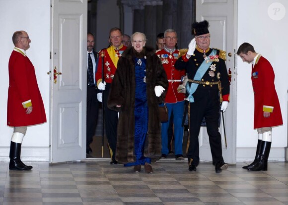 Dans le cadre des célébrations du Nouvel An, la reine Margrethe II de Danemark, entourée de son époux le prince Henrik et de leur fils le prince Frederik avec sa femme la princesse Mary, rencontrait le 3 janvier 2012 les personnels du corps diplomatique à Christiansborg (Copenhague).