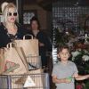 Gwen Stefani et son fils Kingston après une session supermarché le 7 janvier 2012 à Los Angeles