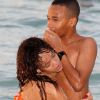 Rihanna s'amuse comme une folle avec son petit frère à la Barbade le 29 décembre 2011