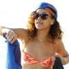 Rihanna se pavane au soleil à la Barbade le 29 décembre 2011