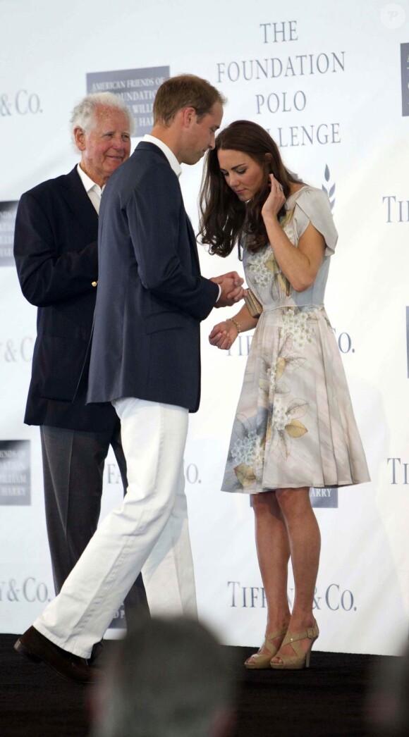 Kate Middleton le 9 juillet 2011 à Santa Barbara, à l'occasion d'un match de polo caritatif.
Kate Middleton célèbre le 9 janvier 2012 son 30e anniversaire. Les mois qui ont précédé l'ont vue faire ses débuts dans la famille royale, en tant que Catherine, épouse du prince William et duchesse de Cambridge, et irradier le monde de son charme.