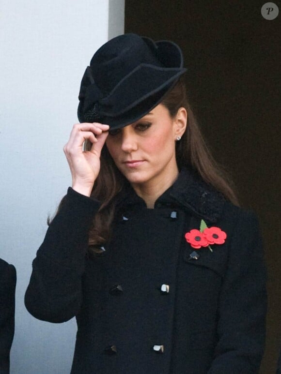 Kate Middleton le 13 novembre 2011 lors du Jour du Souvenir.
Kate Middleton célèbre le 9 janvier 2012 son 30e anniversaire. Les mois qui ont précédé l'ont vue faire ses débuts dans la famille royale, en tant que Catherine, épouse du prince William et duchesse de Cambridge, et irradier le monde de son charme.