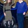 Kate Middleton lors d'une visite au foyer Centrepoint de Camberwell, le 21 décembre 2011.
Kate Middleton célèbre le 9 janvier 2012 son 30e anniversaire. Les mois qui ont précédé l'ont vue faire ses débuts dans la famille royale, en tant que Catherine, épouse du prince William et duchesse de Cambridge, et irradier le monde de son charme.