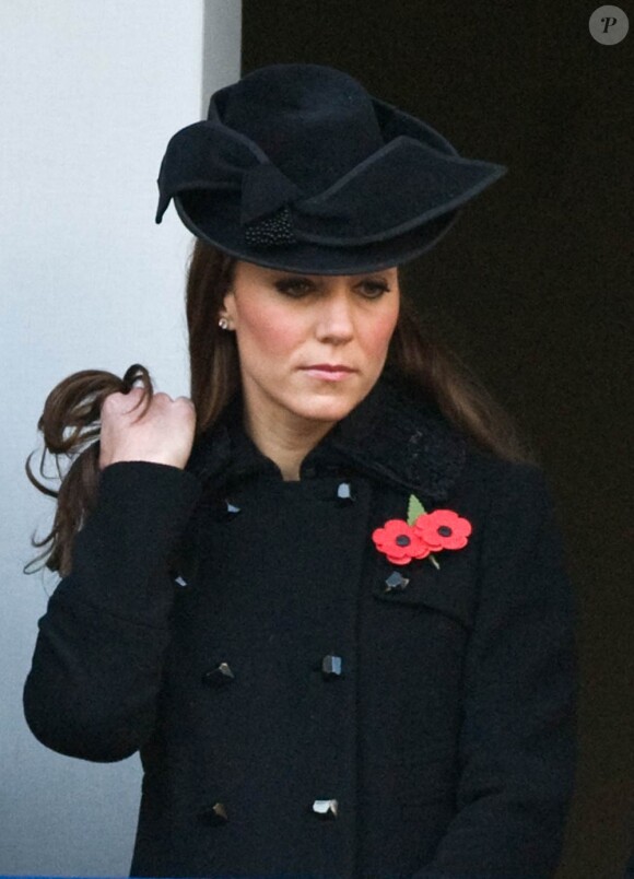 Kate Middleton le 13 novembre 2011 lors du Jour du Souvenir.
Kate Middleton célèbre le 9 janvier 2012 son 30e anniversaire. Les mois qui ont précédé l'ont vue faire ses débuts dans la famille royale, en tant que Catherine, épouse du prince William et duchesse de Cambridge, et irradier le monde de son charme.