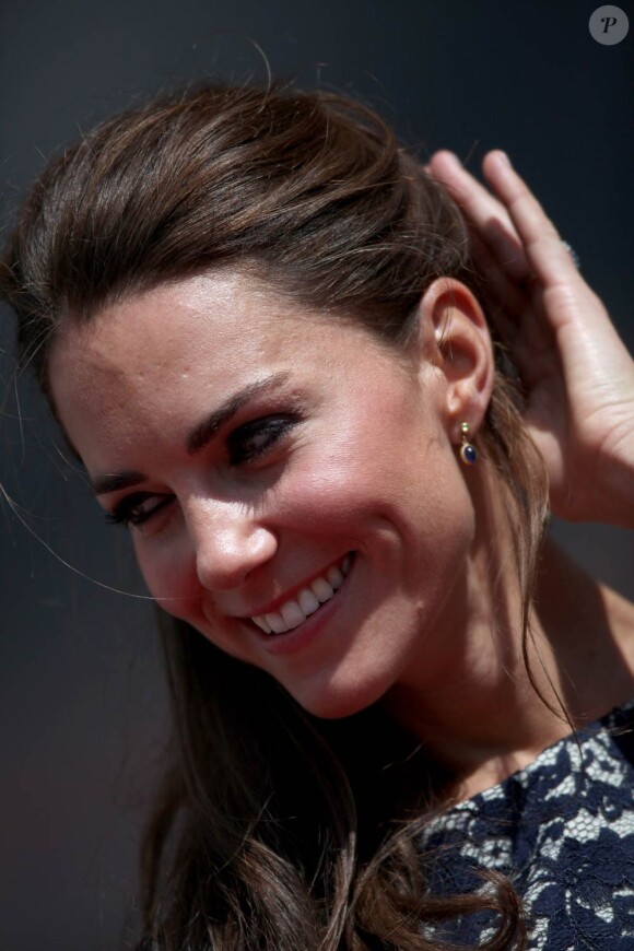 Kate Middleton à son arrivée à Ottawa le 30 juin 2011.
Kate Middleton célèbre le 9 janvier 2012 son 30e anniversaire. Les mois qui ont précédé l'ont vue faire ses débuts dans la famille royale, en tant que Catherine, épouse du prince William et duchesse de Cambridge, et irradier le monde de son charme.