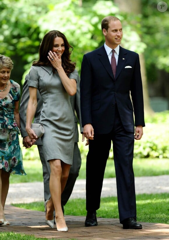 Kate Middleton à Ottawa le 2 juillet 2011.
Kate Middleton célèbre le 9 janvier 2012 son 30e anniversaire. Les mois qui ont précédé l'ont vue faire ses débuts dans la famille royale, en tant que Catherine, épouse du prince William et duchesse de Cambridge, et irradier le monde de son charme.