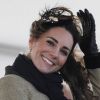 Kate Middleton, baptême du feu à Anglesey, le 24 février 2011.
Pour sa première année dans la famille royale, Catherine, duchesse de Cambridge, a donné à observer, dans le spectacle de son élégance, un petit geste très coquet : le recoiffage !