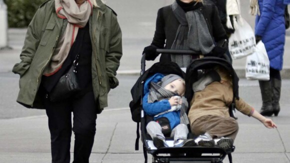 Naomi Watts, fatiguée, se ressource auprès de sa mère et de ses fils