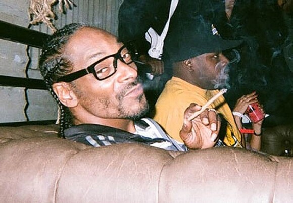 Snoop Dogg (photo : en novembre 2011 à Los Angeles lors d'un concert des Black Keys) a été arrêté le week-end des 7 et 8 janvier 2012 dans le Texas, en possession de plusieurs grammes de marijuana.