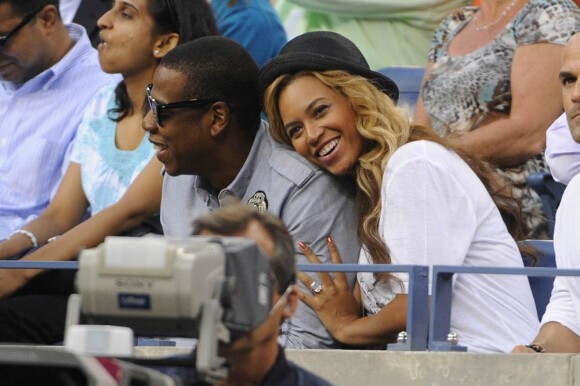 Jay-Z et Beyoncé ont accueilli une petite fille, Blue Ivy, le 7 janvier 2012 en fin de soirée. Deux jours après, l'heureux papa de 42 ans publiait une chanson à la gloire de son bébé : Glory.