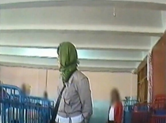 En 2008, Sarah Ferguson, déguisée et accompagnée de ses filles, pénétrait dans des orphelinats turcs avec une caméra cachée de la chaîne ITV. Un reportage qui lui vaut en janvier 2012 d'être poursuivie par la justice turque et menacée de 22 ans de réclusion.