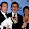 Jean Dujardin, le chien Uggie, Michel Hazanavicius, Bérénice Bejo lors des Golden Globe Awards à Beverly Hills le 15 janvier 2012