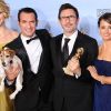 Missy Pyle, Jean Dujardin, le chien Uggie, Michel Hazanavicius, Bérénice Bejo, Penelope Ann Miller lors des Golden Globe Awards à Beverly Hills le 15 janvier 2012