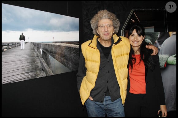 Elie Chouraqui lors de l'exposition photographique de Valérie Perrin au Ciné 13 Théâtre, à Paris. Janvier 2012