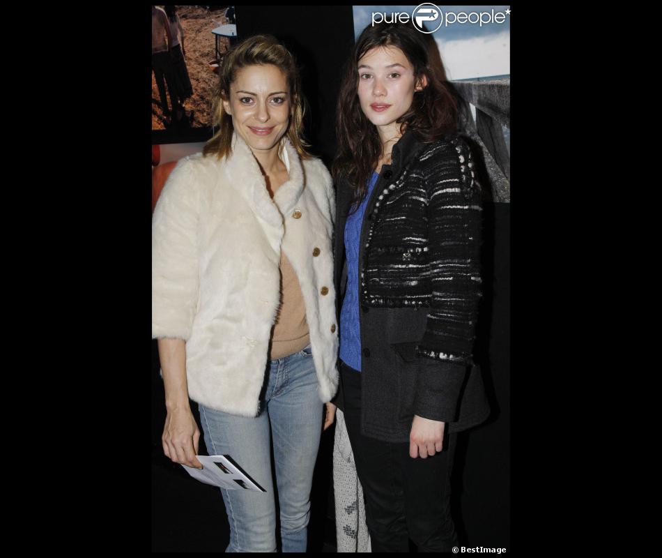 Audrey Dana Et Astrid Berges Frisbey Decouvrent L Exposition Photographique De Valerie Perrin Au Cine 13 Theatre A Paris Janvier 2012 Purepeople