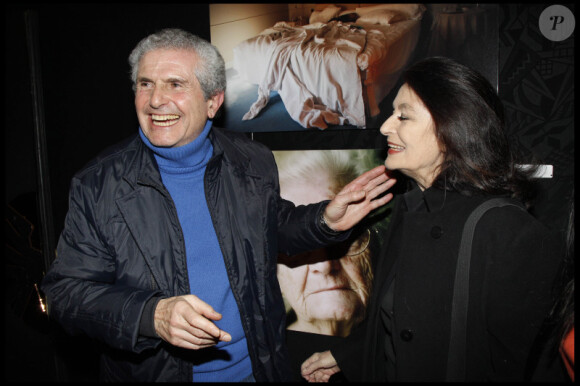 Claude Lelouch et Anouk Aimée lors de l'exposition photographique de Valérie Perrin au Ciné 13 Théâtre, à Paris. Janvier 2012