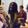 Kelly Rowland achète un body Bob Marley pour la petite Ivy Blue Carter, la fille de Beyoncé et Jay-Z, le 9 janvier 2012 à New York