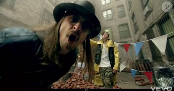 Yelawolf dans le clip Let's Roll, avec Kid Rock