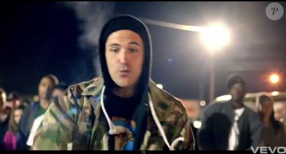 Yelawolf dans le clip Let's Roll, avec Kid Rock