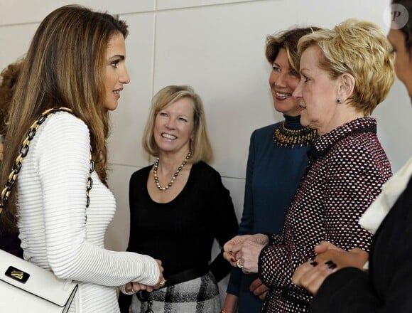 Le 17 janvier 2012, la reine Rania était à Washington pour un déjeuner entre femmes d'influence consacré à la collaboration avec les Nations unies pour un monde meilleur.