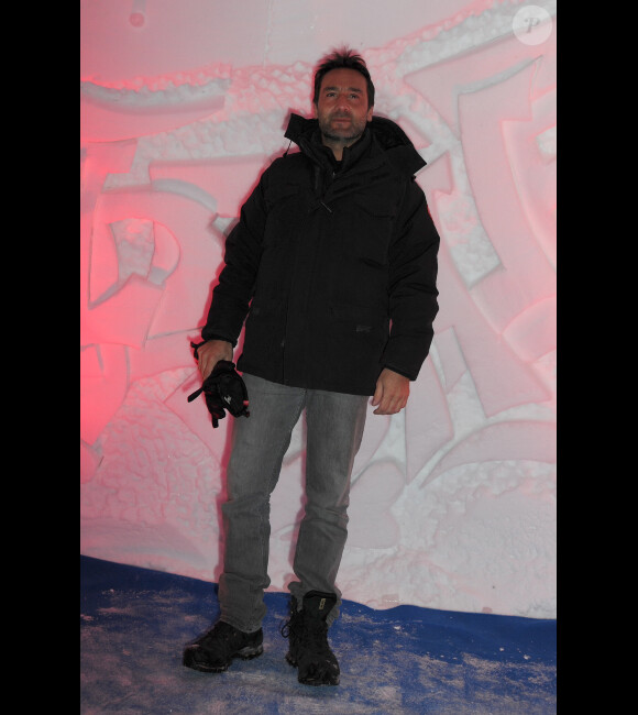 Gilles Lellouche lors d'une soirée montagnarde dans un igloo pendant le festival du film de comédie de l'Alpe d'Huez, le 18 janvier 2012