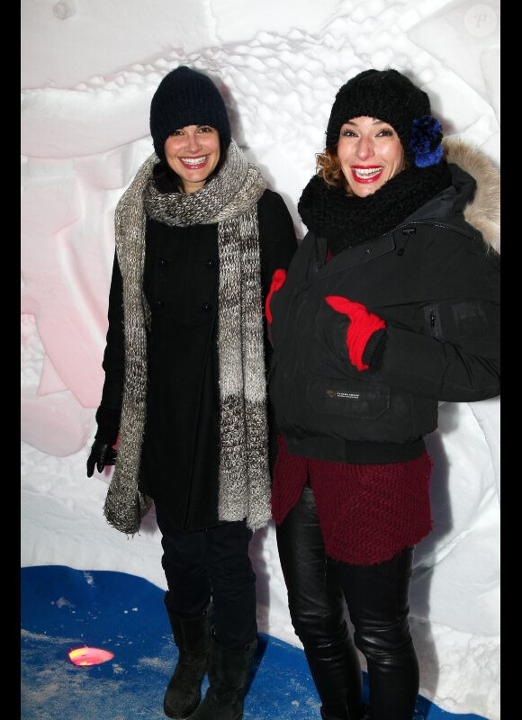 Helena Noguerra et Anne Depetrini lors d'une soirée montagnarde dans un igloo pendant le festival du film de comédie de l'Alpe d'Huez, le 18 janvier 2012