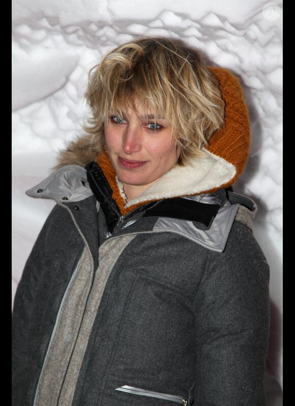 Pauline Lefèvre lors d'une soirée montagnarde dans un igloo pendant le festival du film de comédie de l'Alpe d'Huez, le 18 janvier 2012