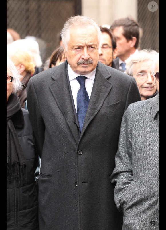Viken Tchitetchian, ambassadeur d'Arménie, lors des obsèques de Rosy Varte, en l'église arménienne à Paris, le 19 janvier 2012